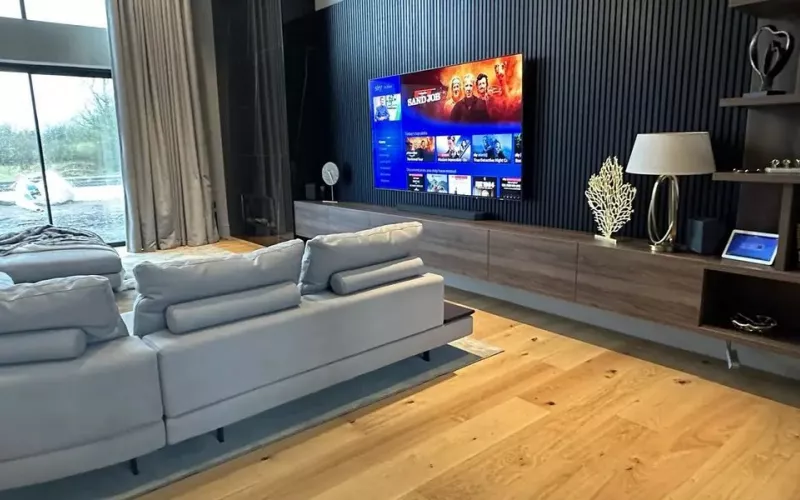 Living room with a wall mounted TV and integrated audio