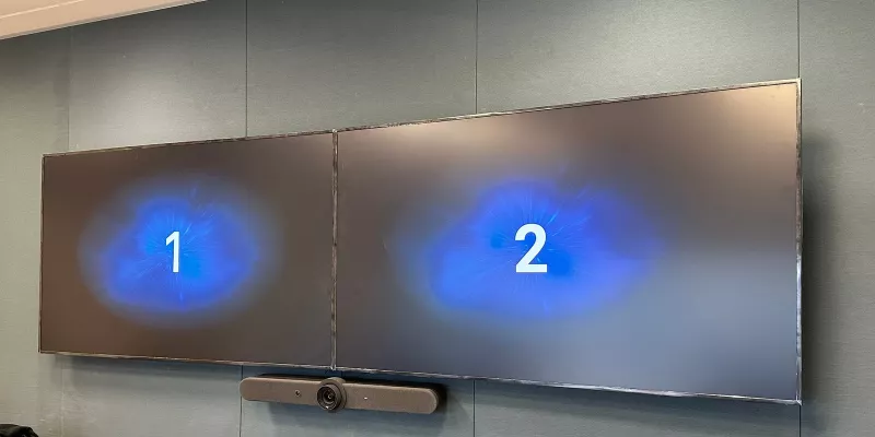 Moments earlier: each screen shows a big number, 1 on the left and 2 on the right, so the setup can tell them apart