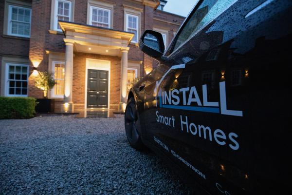1Install car on the gravel drive of a brick house, lit at dusk