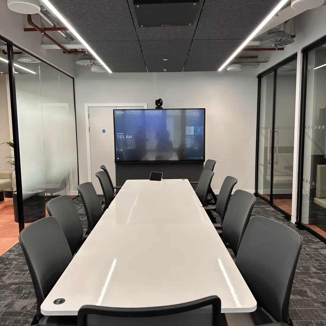 Meeting room with dual displays and a Teams Rooms camera